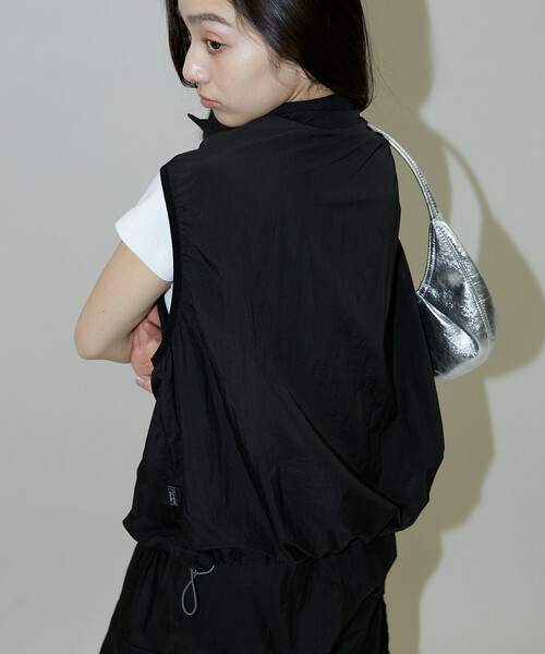 PUBLUX(パブリュクス)の「PUBLUX/パブリュクス LOVE POP STUDIO ナイロンベスト<セットアップ対応> 限定展開(ベスト・メンズ・ブラック/グレー/ベージュ・LARGE/SMALL/MEDIUM)」の11枚目の写真
