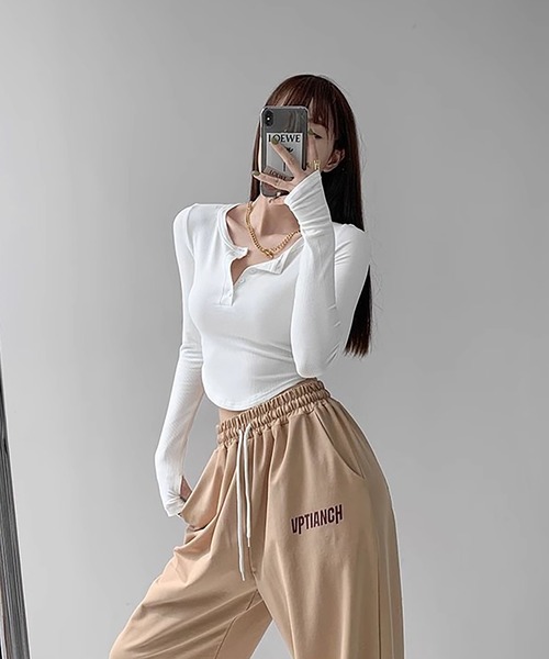 Girly Doll(ガーリードール)の「ヘンリーネックショート丈トップス(Tシャツ/カットソー・レディース・ホワイト/ブラック/グレー・S/M)」の7枚目の写真