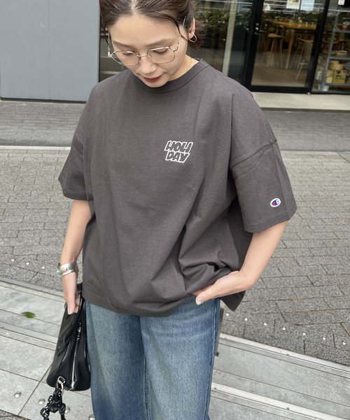 Champion(チャンピオン)の「別注【CHAMPION*JOURNAL STANDARD by HOLIDAY】16s/1 Jersey T-SH(Tシャツ/カットソー・レディース・ブラック系その他/チャコールグレー/ネイビー/ホワイト/ブラウン/ピンク・FREE)」の12枚目の写真