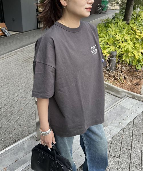 Champion(チャンピオン)の「別注【CHAMPION*JOURNAL STANDARD by HOLIDAY】16s/1 Jersey T-SH(Tシャツ/カットソー・レディース・ブラック系その他/チャコールグレー/ネイビー/ホワイト/ブラウン/ピンク・FREE)」の13枚目の写真