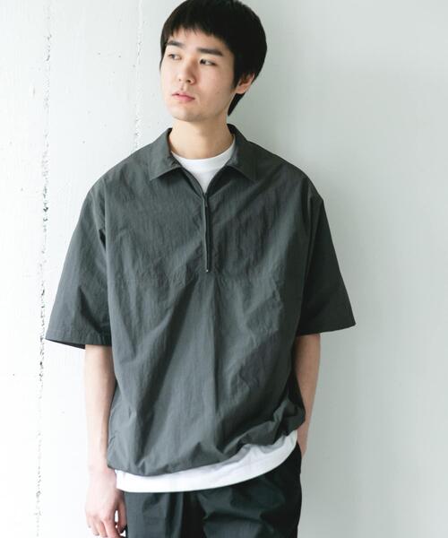 URBAN RESEARCH DOORS(アーバンリサーチドアーズ)の「『UVカット』フルダルナイロンハーフジップアクティブプルオーバー(シャツ/ブラウス・メンズ・チャコールグレー/ベージュ・LARGE/MEDIUM)」の14枚目の写真