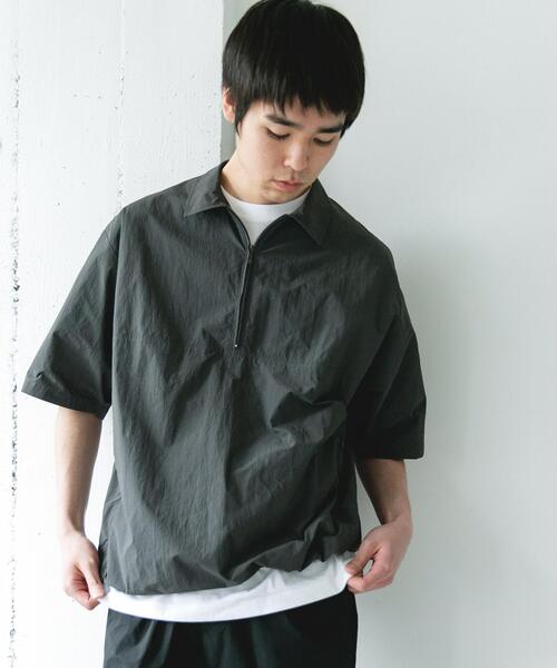 URBAN RESEARCH DOORS(アーバンリサーチドアーズ)の「『UVカット』フルダルナイロンハーフジップアクティブプルオーバー(シャツ/ブラウス・メンズ・チャコールグレー/ベージュ・LARGE/MEDIUM)」の15枚目の写真