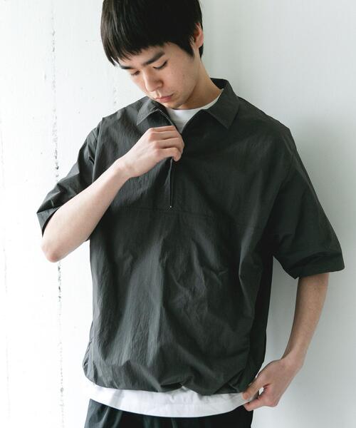 URBAN RESEARCH DOORS(アーバンリサーチドアーズ)の「『UVカット』フルダルナイロンハーフジップアクティブプルオーバー(シャツ/ブラウス・メンズ・チャコールグレー/ベージュ・LARGE/MEDIUM)」の17枚目の写真