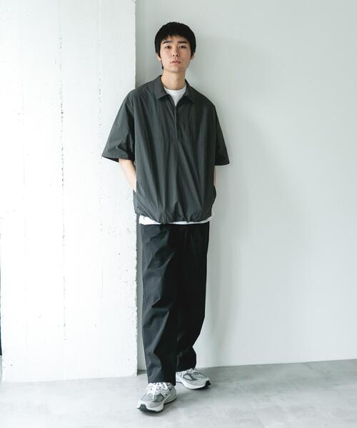 URBAN RESEARCH DOORS(アーバンリサーチドアーズ)の「『UVカット』フルダルナイロンハーフジップアクティブプルオーバー(シャツ/ブラウス・メンズ・チャコールグレー/ベージュ・LARGE/MEDIUM)」の19枚目の写真