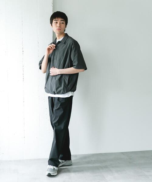 URBAN RESEARCH DOORS(アーバンリサーチドアーズ)の「『UVカット』フルダルナイロンハーフジップアクティブプルオーバー(シャツ/ブラウス・メンズ・チャコールグレー/ベージュ・LARGE/MEDIUM)」の20枚目の写真
