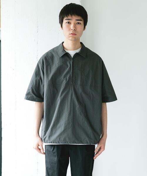 URBAN RESEARCH DOORS(アーバンリサーチドアーズ)の「『UVカット』フルダルナイロンハーフジップアクティブプルオーバー(シャツ/ブラウス・メンズ・チャコールグレー/ベージュ・LARGE/MEDIUM)」の21枚目の写真