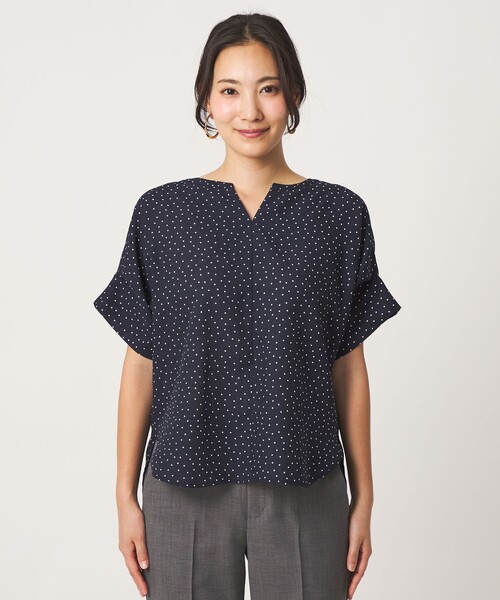 A DAY IN THE LIFE UNITED ARROWS(アデイインザライフユナイテッドアローズ)の「リネンライク プリント キーネック ドルマンブラウス <A DAY IN THE LIFE>(シャツ/ブラウス・レディース・ダークブラウン/ベージュ/ネイビー・FREE)」の8枚目の写真