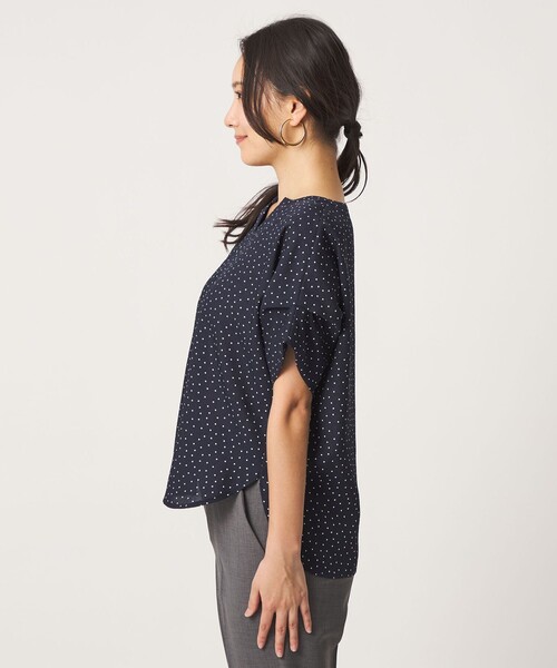 A DAY IN THE LIFE UNITED ARROWS(アデイインザライフユナイテッドアローズ)の「リネンライク プリント キーネック ドルマンブラウス <A DAY IN THE LIFE>(シャツ/ブラウス・レディース・ダークブラウン/ベージュ/ネイビー・FREE)」の9枚目の写真