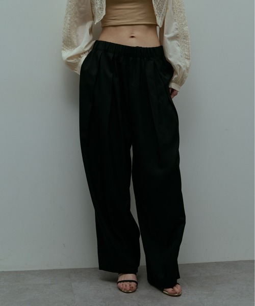flaeu(フラユ)の「Volume Easy Pants(スラックス・レディース・ベージュ/ブラック/グレー・MEDIUM/SMALL)」の4枚目の写真