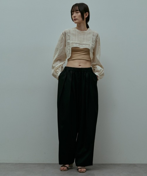 flaeu(フラユ)の「Volume Easy Pants(スラックス・レディース・ベージュ/ブラック/グレー・MEDIUM/SMALL)」の7枚目の写真