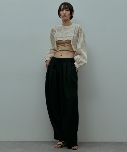 flaeu(フラユ)の「Volume Easy Pants(スラックス・レディース・ベージュ/ブラック/グレー・MEDIUM/SMALL)」の8枚目の写真