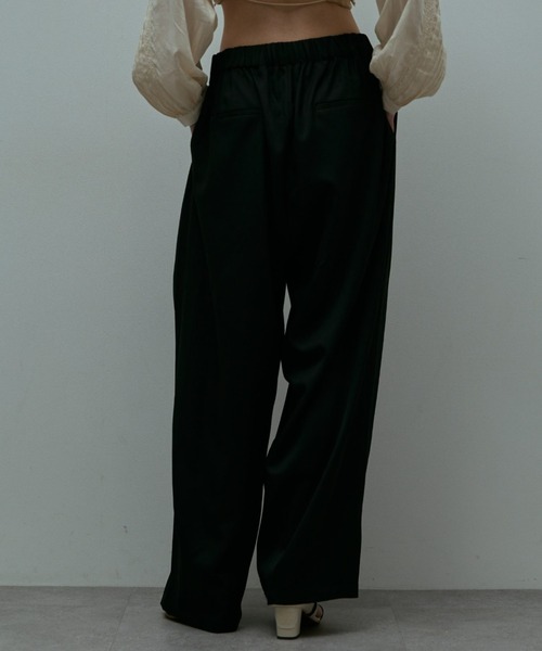 flaeu(フラユ)の「Volume Easy Pants(スラックス・レディース・ベージュ/ブラック/グレー・MEDIUM/SMALL)」の5枚目の写真