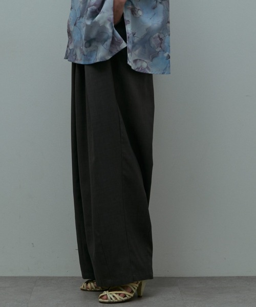flaeu(フラユ)の「Volume Easy Pants(スラックス・レディース・ベージュ/ブラック/グレー・MEDIUM/SMALL)」の14枚目の写真
