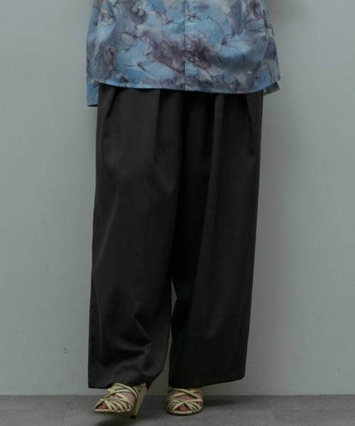 flaeu(フラユ)の「Volume Easy Pants(スラックス・レディース・ベージュ/ブラック/グレー・MEDIUM/SMALL)」の13枚目の写真