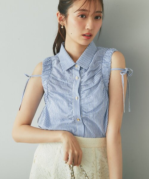 La boutique BonBon(ラブティックボンボン)の「【ヘルシーな着映え】アームギャザーストライプノースリシャツ(シャツ/ブラウス・レディース・サックスブルー/ブルー・FREE)」の12枚目の写真