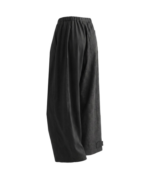 Ruze(ルゼ)の「Asymmetry denim docking PT/アシンメトリーデニムドッキングパンツ(デニムパンツ・メンズ・ブラック・MEDIUM/LARGE)」の2枚目の写真