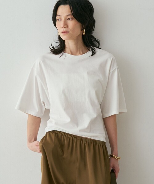 qualite(カリテ)の「【接触冷感】プレミアム天竺ドルマンTシャツ 春服 夏服 オフィスカジュアル(Tシャツ/カットソー・レディース・チャコールグレー/オフホワイト/ライム・フリー)」の2枚目の写真
