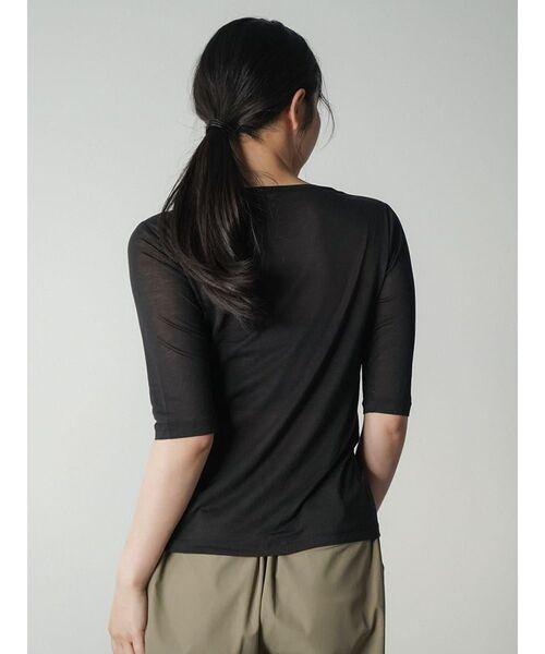 FIKA.(フィーカ)の「Sheer tank layered pullover(Tシャツ/カットソー・レディース・ブラック/ベージュ・FREE)」の4枚目の写真