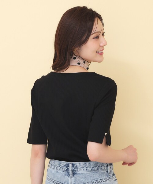 index(インデックス)の「【接触冷感】ハートネックリボンボタンワイドリブ《UVケア/洗濯機OK》(Tシャツ/カットソー・レディース・ブラック/ダークオレンジ/オフホワイト・40/38/36)」の10枚目の写真
