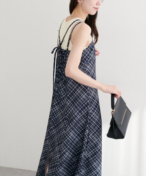 natural couture(ナチュラルクチュール)の「カットジョーゼットキャミワンピース(ワンピース・レディース・グレー/その他2/その他1/ドット/ブラック/グレイッシュベージュ/その他3/その他4・FREE)」の16枚目の写真