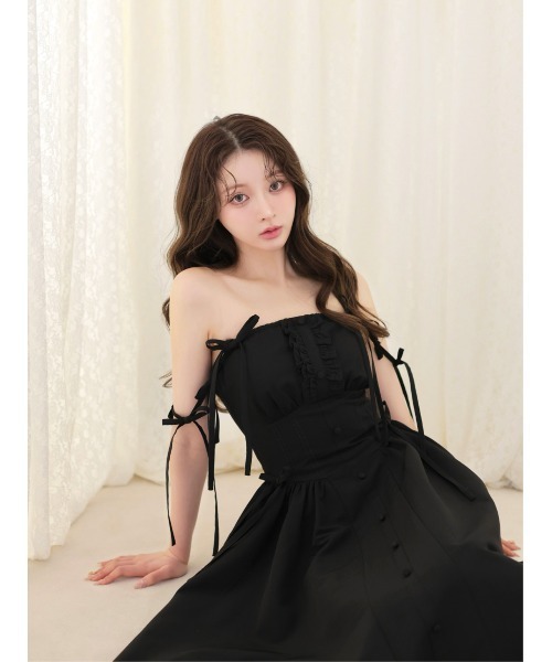 M me eme(エムミーエメ)の「Broad ribbon bare flare onepiece(ワンピース・レディース・ベージュ/ブラック・FREE/XS)」の1枚目の写真