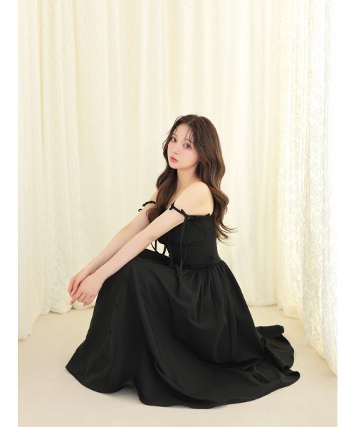 M me eme(エムミーエメ)の「Broad ribbon bare flare onepiece(ワンピース・レディース・ベージュ/ブラック・FREE/XS)」の7枚目の写真