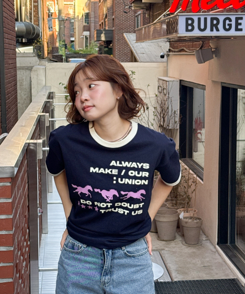 AMOU(アモウ)の「Runing horse Ringer T-shirts NAVY(Tシャツ/カットソー・レディース・その他・1/2/3)」の3枚目の写真