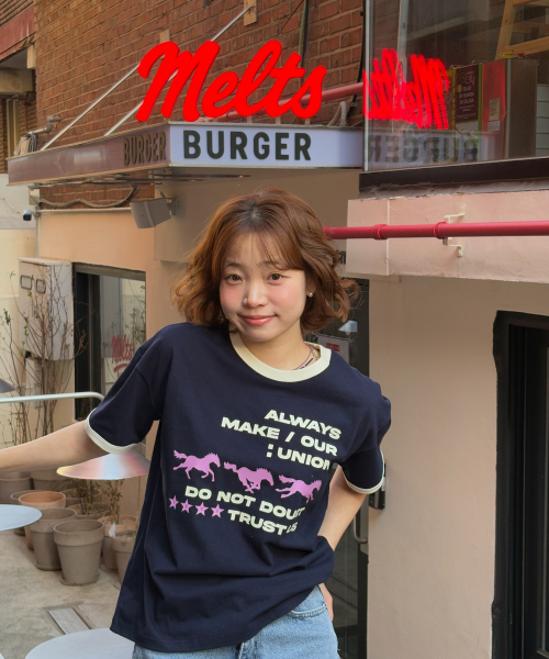 AMOU(アモウ)の「Runing horse Ringer T-shirts NAVY(Tシャツ/カットソー・レディース・その他・1/2/3)」の4枚目の写真