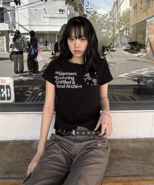 UNTITLED SEOUL(アンタイトル ソウル)の「ユニコーン ヘンリーネック クロップ 半袖 ブラック(Tシャツ/カットソー・レディース・その他・SMALL/MEDIUM)」の1枚目の写真