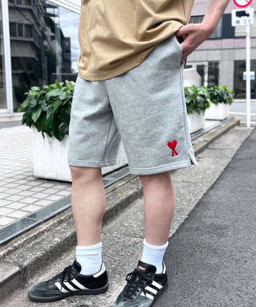 AMI Alexandre Mattiussi(アミアレクサンドルマテュッシ)の「【AMI PARIS】アミ パリス AMI DE COEUR Short Pantsトラックショーツ ハーフパンツ スウェットパンツ(スウェットパンツ・メンズ・ヘザーグレー/ブラック・M/L/XL)」の1枚目の写真