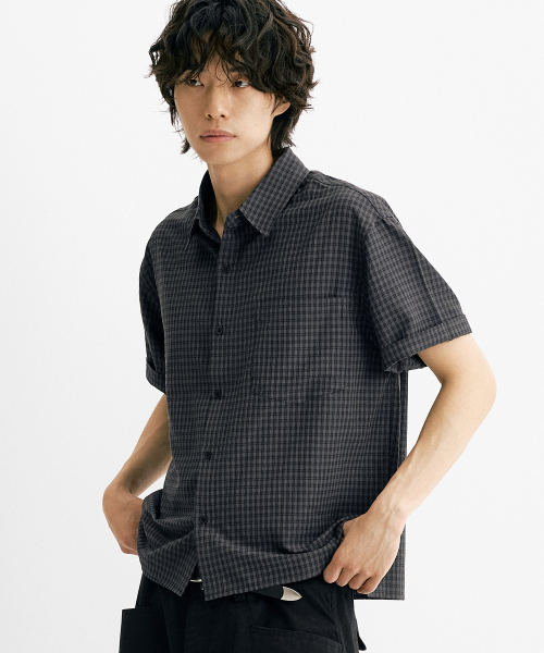 THEN OUR(デンアワー)の「クロップチェック半袖シャツ(チャコール)(シャツ/ブラウス・メンズ・その他・X-LARGE/LARGE/MEDIUM)」の1枚目の写真