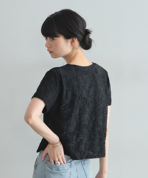 &. NOSTALGIA(アンドドットノスタルジア)の「花柄オパール半袖Tシャツ(Tシャツ/カットソー・レディース・アイボリー/ブラック・FREE)」の7枚目の写真