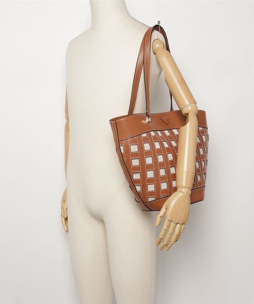 FRANKIE Tote トートバッグ | GUESS(ゲス) JAPAN 公式オンラインストア FRANKIE Tote トートバッグ | GUESS(ゲス) JAPAN 公式オンラインストア