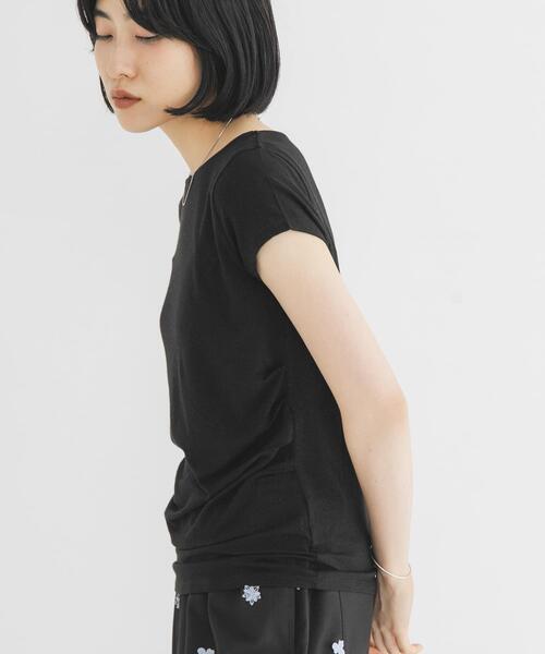 KBF(ケイビーエフ)の「タックドレープTEE(Tシャツ/カットソー・レディース・グリーン系その他/イエロー系その他/オフホワイト/ブラック・ONE)」の14枚目の写真
