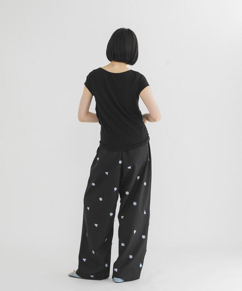 KBF(ケイビーエフ)の「タックドレープTEE(Tシャツ/カットソー・レディース・グリーン系その他/イエロー系その他/オフホワイト/ブラック・ONE)」の18枚目の写真