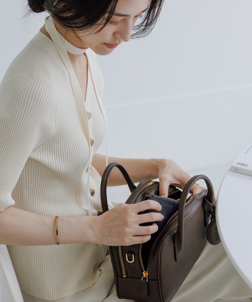 E'POR(エポール)の「【E'POR】TWO BOSTON BAG Mini/撥水・26AW新型(ハンドバッグ・レディース・ダークブラウン/ブラック・FREE)」の4枚目の写真