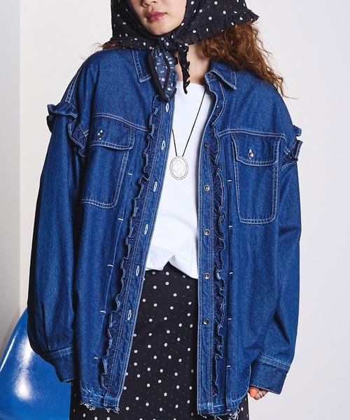 ROSE BUD(ローズバッド)の「FRILL DENIM SHIRT(シャツ/ブラウス・レディース・インディゴブルー/ライトインディゴブルー・ONE SIZE)」の2枚目の写真