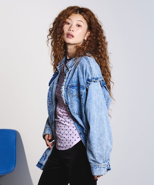 ROSE BUD(ローズバッド)の「FRILL DENIM SHIRT(シャツ/ブラウス・レディース・インディゴブルー/ライトインディゴブルー・ONE SIZE)」の4枚目の写真