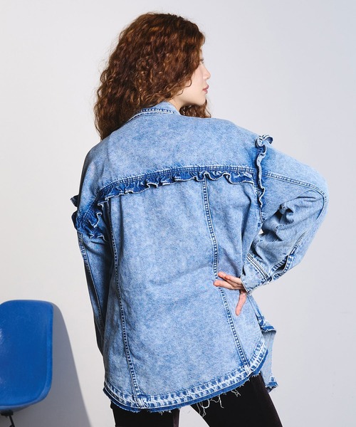 ROSE BUD(ローズバッド)の「FRILL DENIM SHIRT(シャツ/ブラウス・レディース・インディゴブルー/ライトインディゴブルー・ONE SIZE)」の5枚目の写真