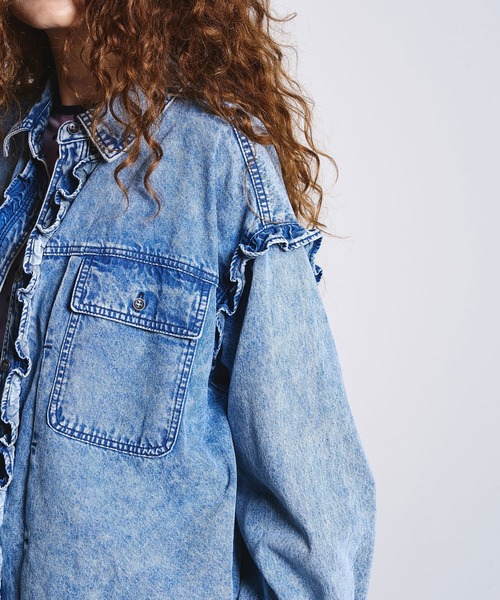 ROSE BUD(ローズバッド)の「FRILL DENIM SHIRT(シャツ/ブラウス・レディース・インディゴブルー/ライトインディゴブルー・ONE SIZE)」の12枚目の写真