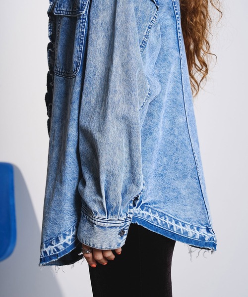 ROSE BUD(ローズバッド)の「FRILL DENIM SHIRT(シャツ/ブラウス・レディース・インディゴブルー/ライトインディゴブルー・ONE SIZE)」の14枚目の写真