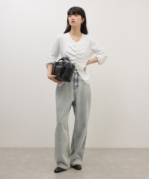 ADAM ET ROPE'(アダムエロペ)の「【WEB限定】ポケットタックセミワイドデニム(デニムパンツ・レディース・ネイビー/ブルー系その他6・38/36/34)」の5枚目の写真
