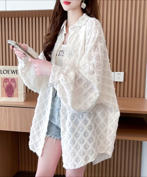 CHEER(チアー)の「【ハートレース】モヘア風 カットジャガード ビッグシャツ シアーシャツ オーバーサイズ 長袖 ブラウス 羽織り 透け感 韓国ストリート(シャツ/ブラウス・レディース・ホワイト/ブラック・FREE)」の4枚目の写真
