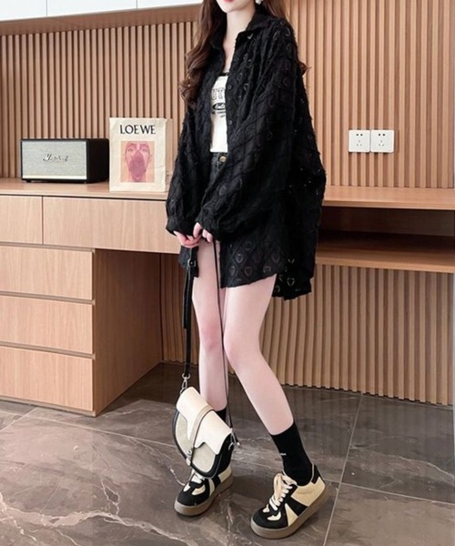 CHEER(チアー)の「【ハートレース】モヘア風 カットジャガード ビッグシャツ シアーシャツ オーバーサイズ 長袖 ブラウス 羽織り 透け感 韓国ストリート(シャツ/ブラウス・レディース・ホワイト/ブラック・FREE)」の16枚目の写真