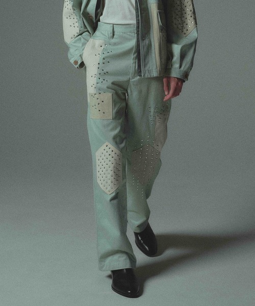 amok(アモク)の「STUDS PATCHED PANTS(その他パンツ・メンズ・ネイビー/ミント・S/M/L)」の1枚目の写真