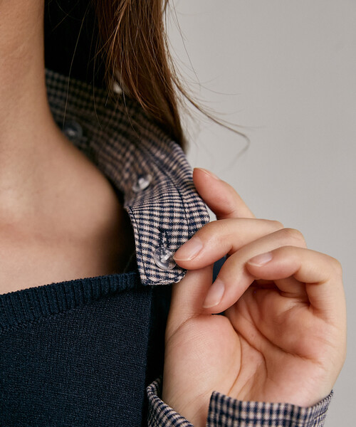MARY QUANT(マリークワント)の「MARY QUANT × PUBLUX/マリークワント 別注 チェック シャツ レイヤード風 スキッパー ロングスリーブ ニット 限定展開(ニット/セーター・レディース・ブラウン/チャコールグレー/ネイビー/グレー・フリ-)」の6枚目の写真