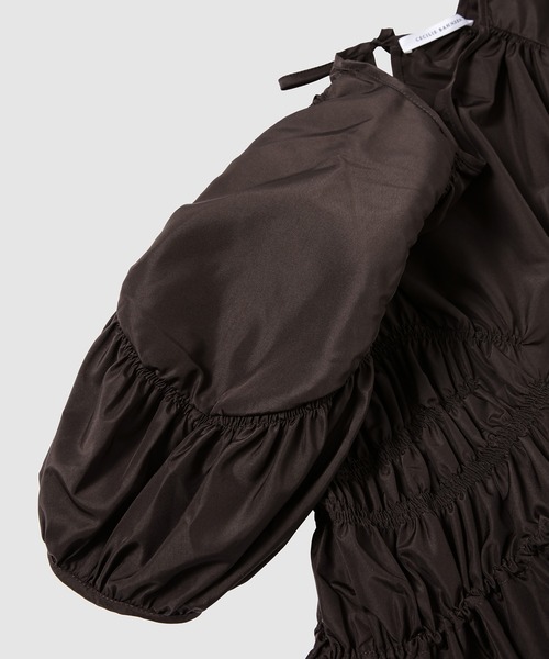 CECILIE BAHNSEN(セシリー バンセン)の「LONG DRESS WITH SMOCKED BODICE AND PEPLUM DETAIL(ワンピース・レディース・ブラウン・6/8)」の7枚目の写真