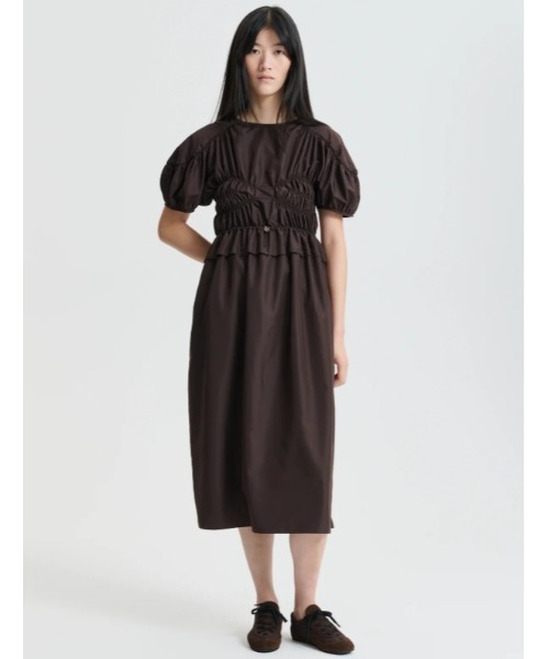 CECILIE BAHNSEN(セシリー バンセン)の「LONG DRESS WITH SMOCKED BODICE AND PEPLUM DETAIL(ワンピース・レディース・ブラウン・6/8)」の2枚目の写真