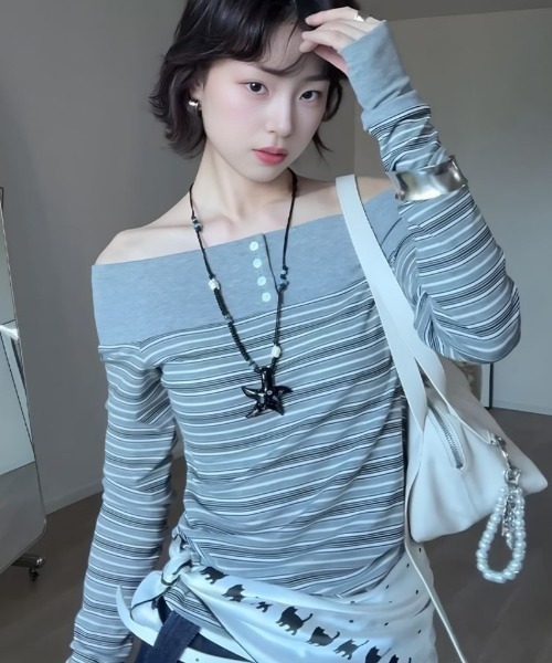 Ritzy(リッツィー)の「切り替えボーダー オフショルダー長袖トップス(Tシャツ/カットソー・レディース・ワイン/グレー/ベージュ・M/L)」の6枚目の写真