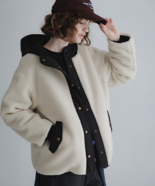 URBAN RESEARCH Sonny Label(アーバンリサーチサニーレーベル)の「リバーシブルボア撥水ショートコート(その他アウター・レディース・ブラック/チャコールグレー/アイボリー・FREE)」の12枚目の写真